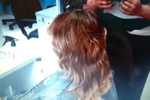 Сам себе парикмахер: учимся укладывать волосы дома Правила накручивания на бигуди